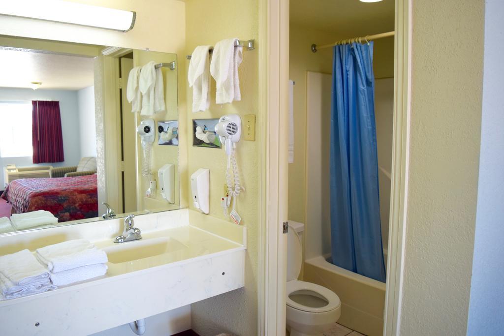 Countryside Inn Kaufman エクステリア 写真
